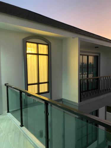 Alayah บ้านเดี่ยวสองชั้น ธาดาดิโอเอซิส in ชุมเห็ด