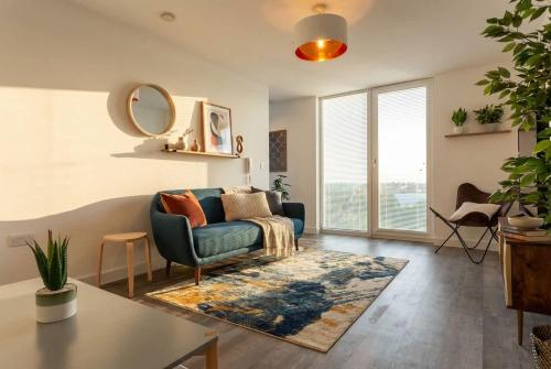 Modern & Spacious 2 Bed Apartment by Old Trafford, Manchester