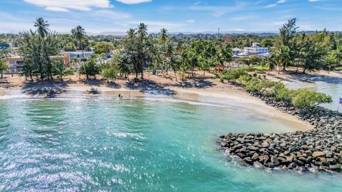 AQUA Terrazas Studio 2 - Steps to Beach, Pool, Walkable Fun & Dining in 多拉多