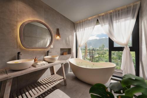 room detail thumbnail 2