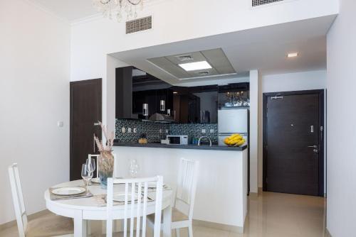 VayK - Amazing 1BR in Marina with Sea View - image 7