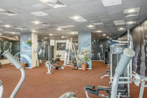 VayK - Modern 4BR in Dubai Marina with Sea View - image 2