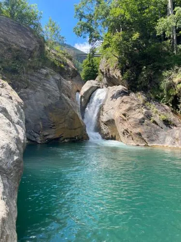 Waterfall House - Art and Design, Ski, Hike, Swim in Mesocco, Schweiz
