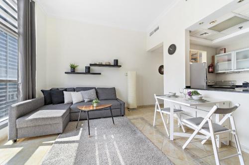 VayK - Modern and Central 1BR in the Marina - image 4