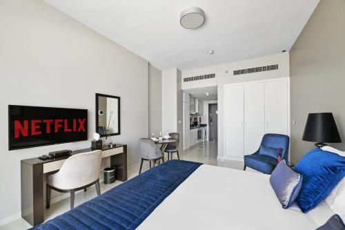 VayK - Chic Hotel Style Studio in Damac Hills - main image