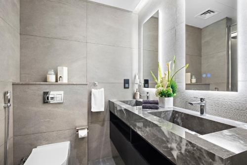VayK - Renovated 1BR in Dubai Marina - image 14