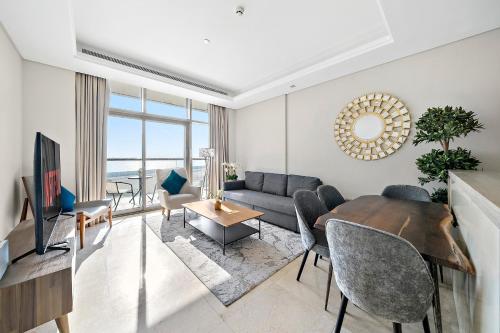 Upscale 1BR with Beach Access on Palm Jumeirah - image 2
