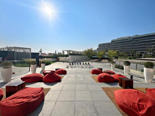 Upscale 1BR with Beach Access on Palm Jumeirah - image 7