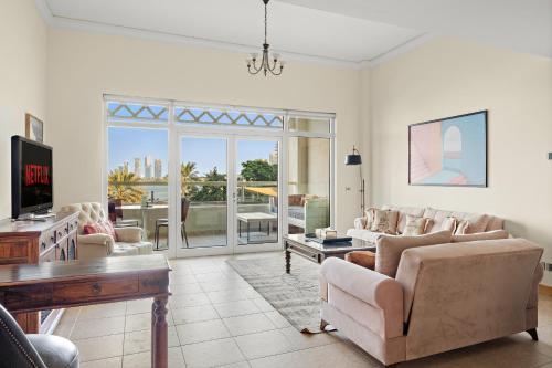VayK - Beachfront 1BR on Palm Jumeirah with Sea View - image 2