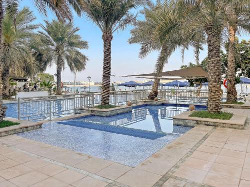 VayK - Beachfront 1BR on Palm Jumeirah with Sea View - image 5