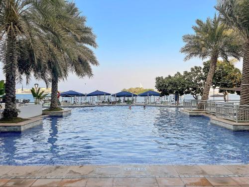 VayK - Beachfront 1BR on Palm Jumeirah with Sea View - image 6