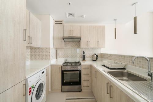 VayK - Modern 1BR on Palm Jumeirah - image 11