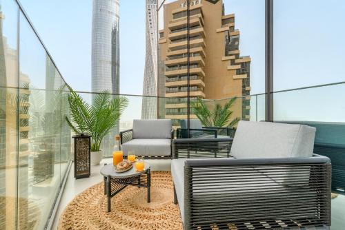 VayK - Elegant 2BR with Luxury Amenities in LIV Marina - image 6