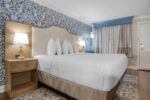 Best Western Plus French Quarter Courtyard Hotel - image 4