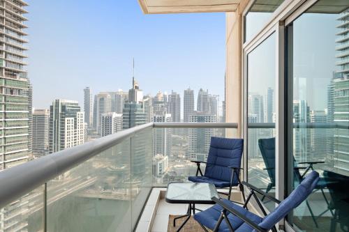 VayK - Luxe 2BR with Stunning Marina Views - image 2