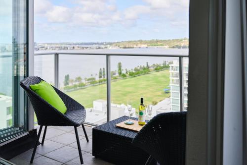 Penthouse Style Apartment, Parking, Pool, Gym – khách sạn tại Đông Perth