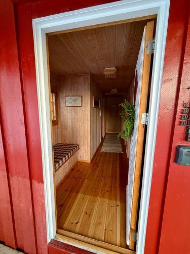 Authentic Norwegian ski chalet for 8 with fireplaces & modern comfort near Geilo ski slopes in Myro
