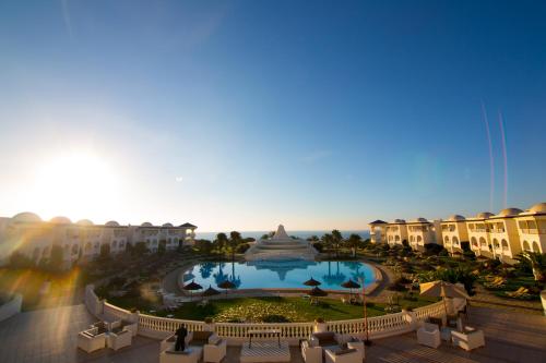 金色郁金香塔杰苏尔坦度假村