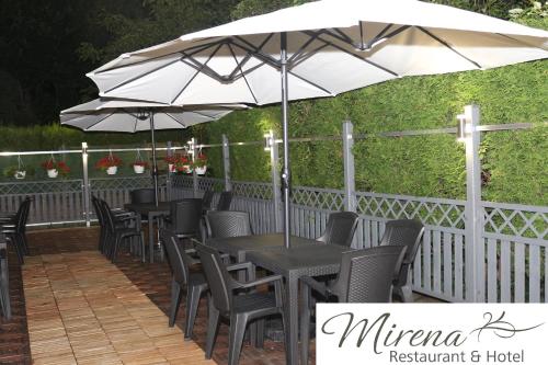 ระเบียง/ชานเรือน, Hotel Restaurant Mirena in มาร์ล