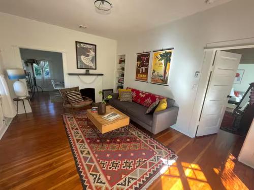 Charming Boho Pasadena Cottage Near Rose Bowl