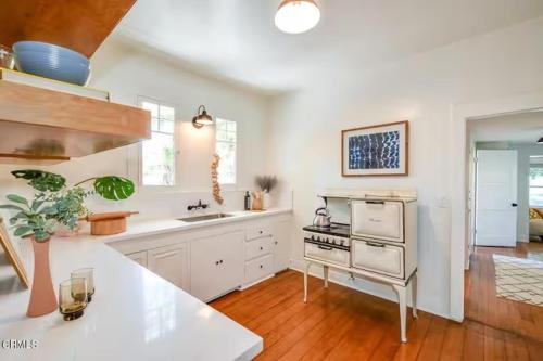 Charming Boho Pasadena Cottage Near Rose Bowl