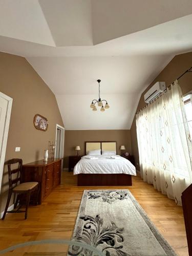 American Style Vacation Home in Varatec