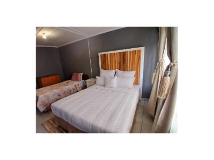 Luxury Township Living Kwa Magumede in บูลาวาโย