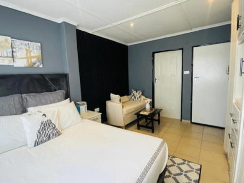 Luxury Township Living Kwa Magumede in บูลาวาโย