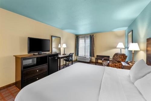 SureStay Plus Hotel by Best Western Blue Springs in Blue Springs, USA