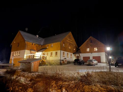 Hotylek pod smrkem in Ryzoviste