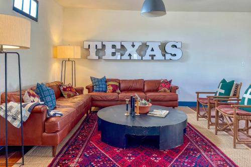 . Southwest Escape in Fort Davis: Walk to Dining!
