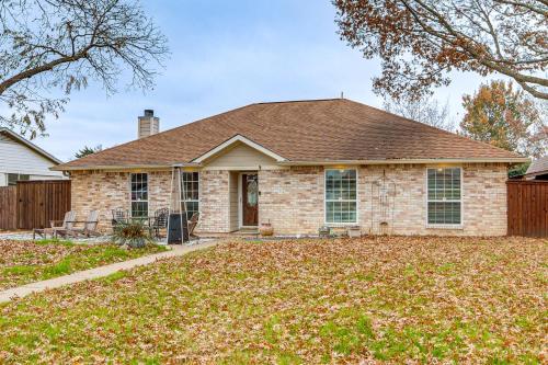 Dallas Area Home w/ Hot Tub, Families Welcome! in Duncanville