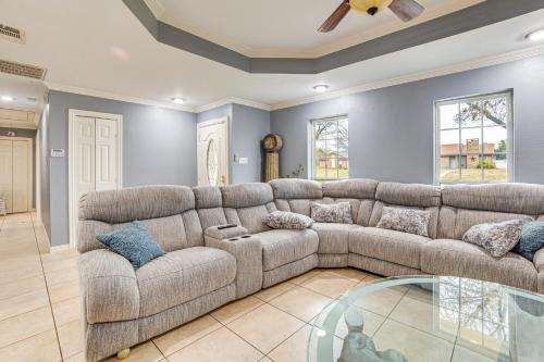 Dallas Area Home w/ Hot Tub, Families Welcome! in Duncanville