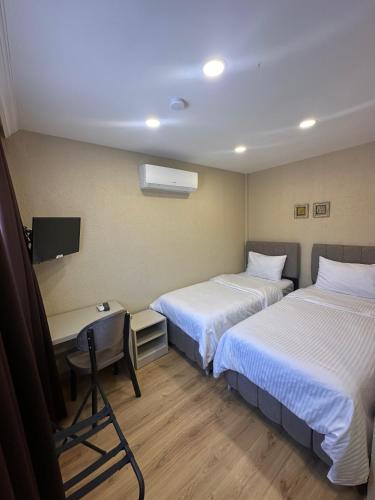 2 twin beds