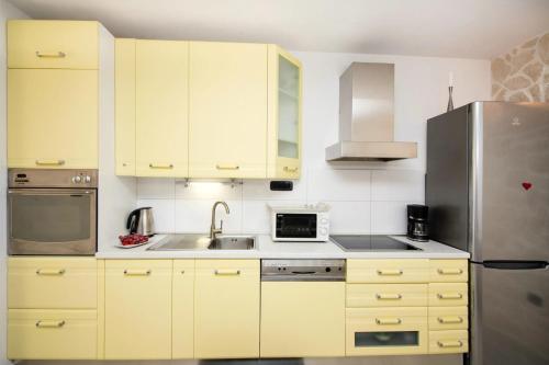 Modern Apartment in Trogir - 70 m² - Parking Included in ออกรุค กอนจิ