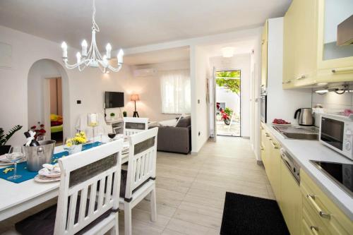Modern Apartment in Trogir - 70 m² - Parking Included in ออกรุค กอนจิ