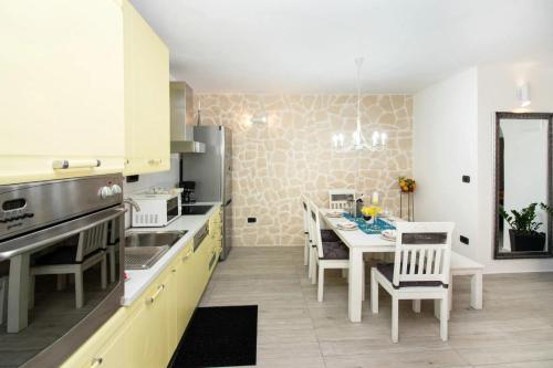 Modern Apartment in Trogir - 70 m² - Parking Included in ออกรุค กอนจิ
