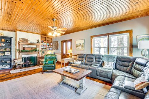 Historic Farmhouse: Memorable Moments Near Clemson in Westminster (SC)