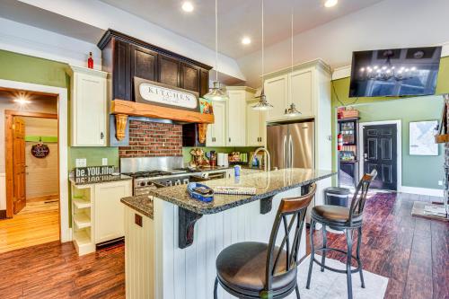 Historic Farmhouse: Memorable Moments Near Clemson in Westminster (SC)