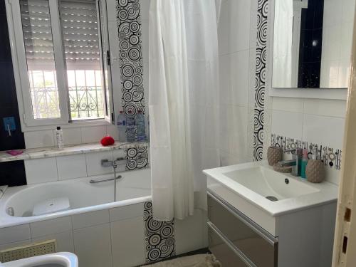 Modern Spacious 3-Bedroom Villa in Boumhel in Ezzahra