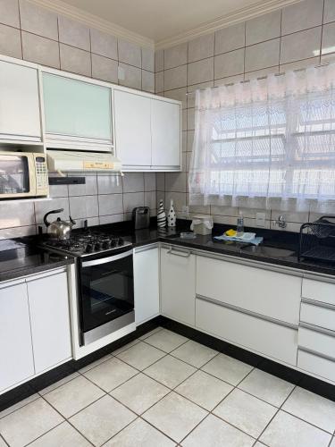 Kitchen, Lugar tranquilo para descansar - Residencial Vieira in Cachoeira do Bom Jesus
