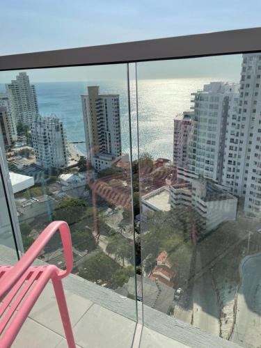 Beach Getaway Modern Apt, 1 Block from beach, SMR