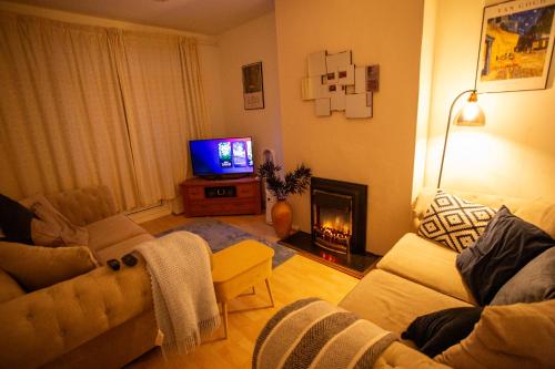 NEC, BHX Cosy 3 Bedroom House with Parking, Birmingham (zdjęcie 9)