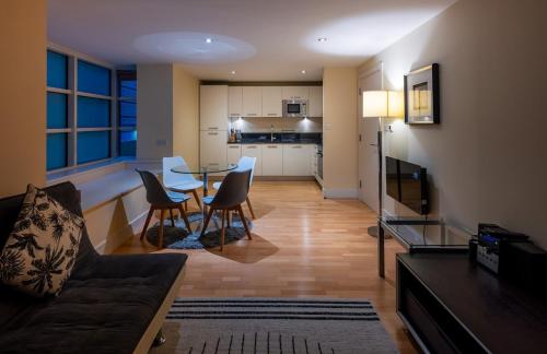 Modern Apartment in Central London By River Thames - image 11