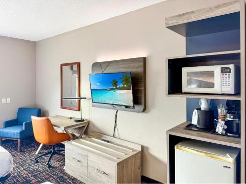Days Inn by Wyndham Hotel Spencer IA - image 7