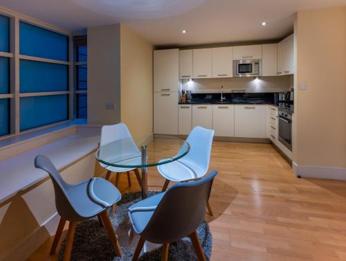 Modern Apartment in Central London By River Thames London