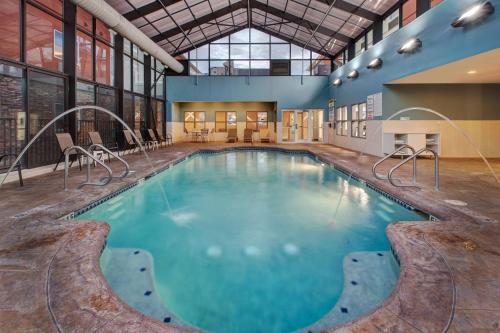 สระว่ายน้ำ, Holiday Inn Express Absecon-Atlantic City Area By IHG in อับเซคัน (NJ)