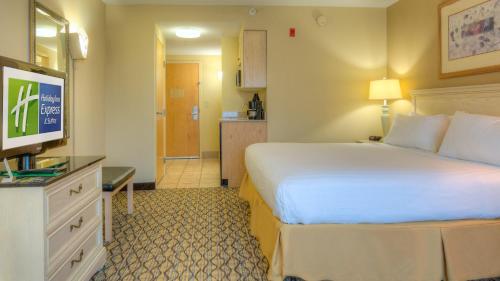 Holiday Inn Express Hotel & Suites Memphis Southwind by IHG in Memphis, USA