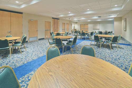 Holiday Inn Express Hotel & Suites Memphis Southwind by IHG in Memphis, USA