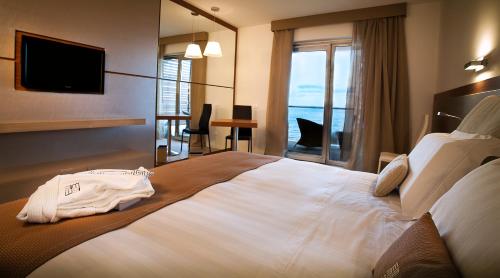 Main Palace Hotel Ideally located in the prime touristic area of Roccalumera, Main Palace Hotel promises a relaxing and wonderful visit. The hotel offers a high standard of service and amenities to suit the individual 